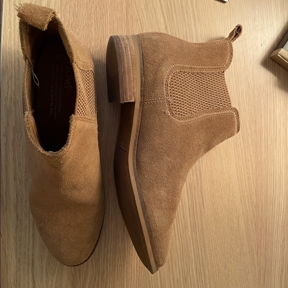 Tom’s Suede Booties - Picture 4 of 6